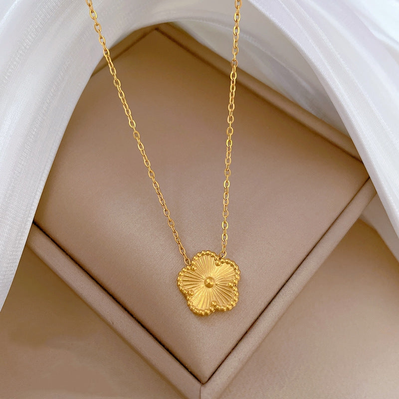 18K Gold Single Piece Five Leaf Clover Necklace