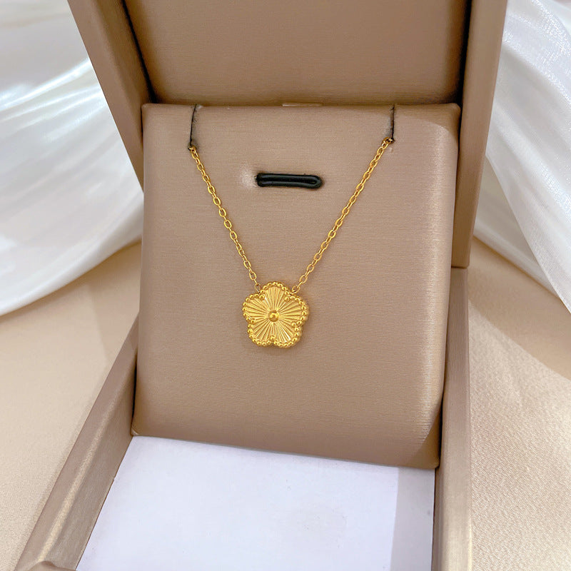 18K Gold Single Piece Five Leaf Clover Necklace